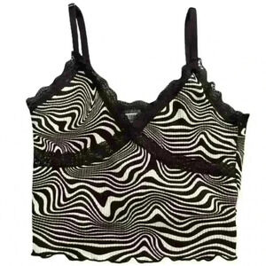 Cute brown lace  crop top 
Message me for details/make an offer 
#lace #droptop